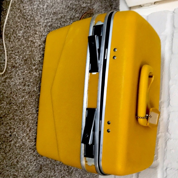 Accessories - Vintage makeup trunk